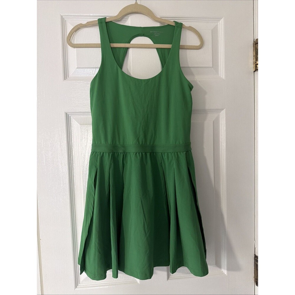 Beyond Yoga - Score Pleated Dress (home court green) M